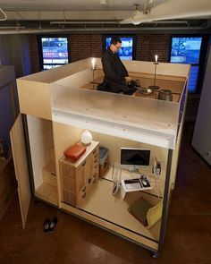 Tiny Zen Living: 8 Foot Square Mobile Cube Combines Office, Bed & Meditation : TreeHugger Bed Meditation, Traditional Home Office, Mobile Living, Loft Beds, Office Cubicle, 아파트 인테리어, Compact Living, Furniture Couch, Space Saving Furniture