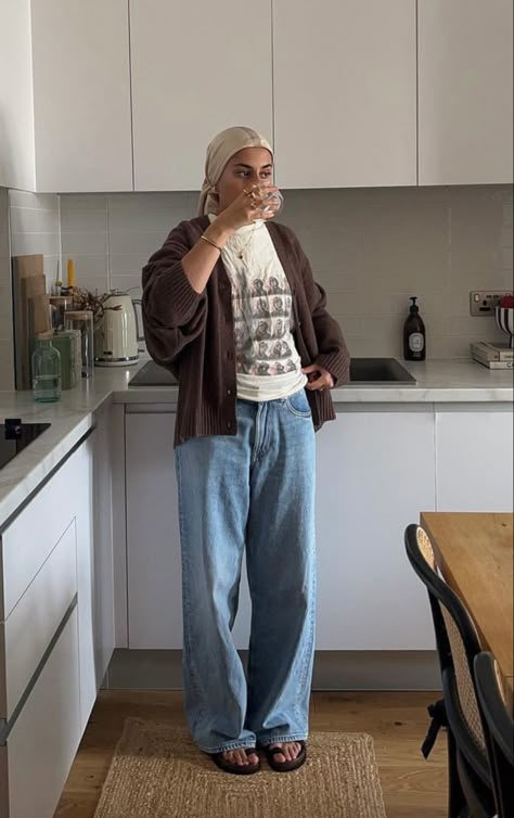 Modest Masculine Fashion, Hijabi Fall Fashion, Comfy Outfits Modest, Jummah Outfit, Hijab Fashion Baggy, Feminine Street Wear, Hijabi Outfit Inspo Aesthetic, Uni Hijabi Outfits, Gray Color Combinations Outfit