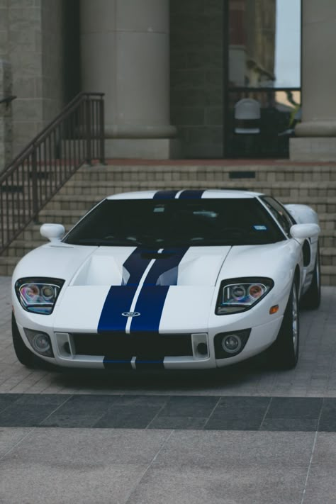 Ford GT Chip Foose, Dope Music, Pimped Out Cars, Dodge Challenger Srt, Ford Gt40, Ford Classic Cars, Bmw Series, Henry Ford, Pretty Cars