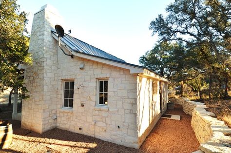 Stone House in Texas – A Cottage Dream Small Farmhouse Plans, Limestone House, Texas Farmhouse, Farmhouse Entry, German Architecture, Hill Country Homes, European Cottage, Stone Cottages, Small Cottages