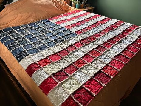 How to Make an American Flag Rag Quilt - YouTube Flag Rag Quilt Pattern, American Flag Rag Quilt Pattern Free, American Flag Rag Quilt, American Flag Quilt Pattern, How To Make A Rag Quilt, Rag Quilts Ideas, Ragged Quilts, Flag Rag Quilt, Jean Quilt Ideas