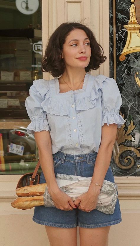 Romantic French Style, Ingenue Casual Outfits, Parisian Summer Style Outfits, Ingenue Style Outfits, Feminine Soft Aesthetic, French Asethic Outfits, Academic Summer Outfits, Romantic Ingenue Outfits, Femenine Outfits Style Summer