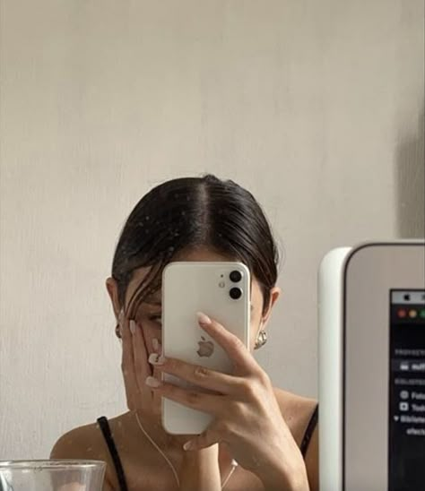 Iphone 11 White, Iphone Mirror Selfie, I Phone 11, Iphone Selfie, Cute Headers For Twitter, White Phone Case, Girls Mirror, Girl With Brown Hair, Iphone Obsession