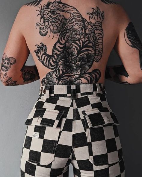 Traditional Back Tattoo, Aesthetic Tattoo Ideas, Backpiece Tattoo, 15 Aesthetic, Back Piece Tattoo, Full Back Tattoos, Pieces Tattoo, Back Tattoo Women, 1 Tattoo