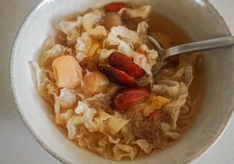 Try this easy collagen rich beauty soup! More like a slightly sweet dessert that's served either warm or chilled. Delicious and refreshing with tons of health benefits. Collagen Soup, Superfood Recipes, Goji Berries, Base Foods, Sweet Desserts, Soup Recipes, Comfort Food, Health