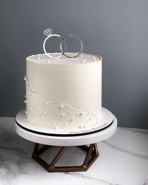 White Cake For Wedding, Cake For Wedding Ideas, Bride Cake Ideas, Bride Cake Wedding, Simple Bride To Be Cake, Little Wedding Cakes, Engagement Cake Images, Wedding Ideas Cake, Wedding Cake Decorating Ideas