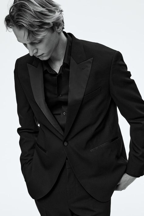 Partywear Men | H&M US All Black Tux Wedding, Black Wedding Tuxedo, All Black Tux, Black Tux Wedding, Tux Wedding, Wild Fashion, Wedding Tuxedo, Sportswear Trends, Man Blazer