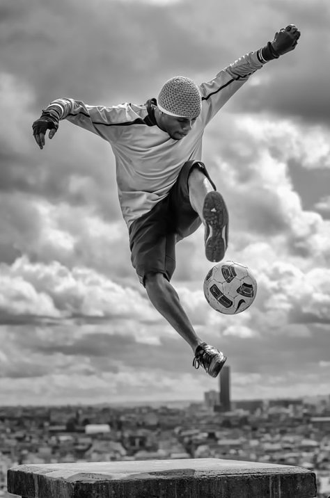 ★ Football Freestyle I by Arnaud Houllegatte, via 500px Soccer Juggling, Soccer Poses, Freestyle Football, Street Football, Street Soccer, Soccer Photography, Football Photography, Action Photography, Soccer Stuff