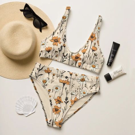 Retro. Floral. Flattering. Link: https://gloriannacenter.etsy.com/listing/1652982819 #retrobikini #floralbikini #vintagebikini #flatteringbikini Retro Daisy, Nice Bikinis, Romantic Outfit, Floral Collection, Floral Swimsuit, Meadow Flowers, Floral Outfit, Swim Suits, Elastane Fabric