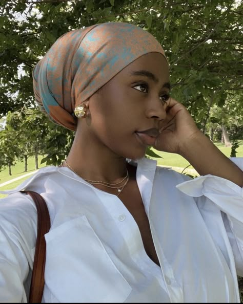 Pashmina Head Wrap, Covering Hair With Scarf, Head Scarf Styles Black Women, Scarf Black Women, Head Covering Christian, Doek Styles, Uche Mba, Hair Scarf Tutorial, Christian Veiling