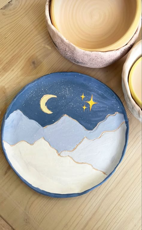 Painting Ideas On Clay Plates, Pottery Painting Ideas Moon And Stars, Moon And Stars Pottery Painting, Cute Designs For Pottery, Pottery Painting Ideas Beginners, Minimalistic Pottery Painting, Cute Pottery Painting Ideas Vase, Ombre Pottery Painting, Pottery Painting Ideas Landscape