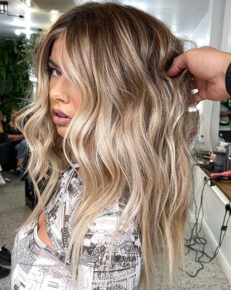 Blonde With Root Smudge, Root Smudge Blonde, Balayage Hair Ideas, Winter Blonde Hair, Blonde Balayage Hair, Baylage Hair, Platinum Blonde Balayage, Blonde Hair With Roots, Balayage Hair Color Ideas