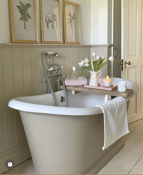 Cottage Style Bathrooms, Cottage Bathroom Ideas, Tongue And Groove Panelling, Pretty Bathrooms, Cottage Bathroom, Wall Panelling, Country Bathroom, Bathroom Inspiration Decor, Upstairs Bathrooms