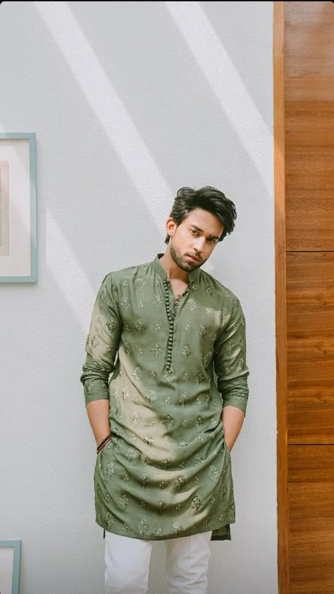 Casual Kurta For Men, Mens Jubba Designs, Eid Pose Ideas Men, Ethnic Kurta For Men, Eid Kurta Design For Men, Kurta Designs Men's Latest 2023, Eid Outfits For Men, Kurta Ideas Men, Jubba Design For Men