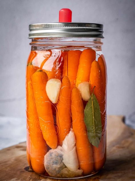 Fermented Carrots (Lacto-fermented Carrot Sticks) - Urban Farm and Kitchen How To Ferment Carrots, Lacto Fermented Carrots, Fermented Ginger Carrots, Fermented Carrots And Ginger, Fermented Carrots Recipe, Fermenting Carrots, Fermented Carrots, Salt Brine, Lacto Fermented