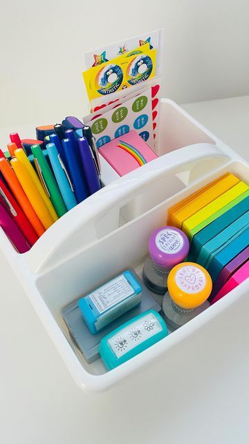 Caddy Ideas Organizations, Teacher Stationary Organisation, Teacher Marking Kit, Pencil Caddy Classroom, Teacher Sticker Organization, Supply Caddy Classroom, Teacher Caddy, Teacher Storage Organization, Classroom Caddy