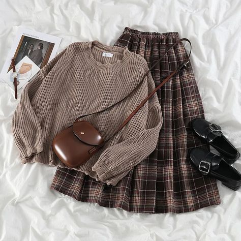 Dresses Long Sleeves, Winter Suits, Academia Outfits, Mode Hippie, Skirt Two Piece, Loose Fit Sweater, Knitting Women Sweater, Mode Inspo, Plaid Skirt