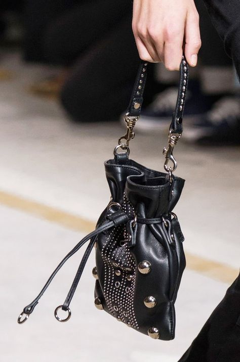 Explore the Over-the-Top Bags at Milan Fashion Week Diesel Black Gold, Black Gold Jewelry, Jewelry Black, Jewelry Essentials, Leather Bucket Bag, Trend Fashion, Purses Designer, Balenciaga City Bag, Cute Bags