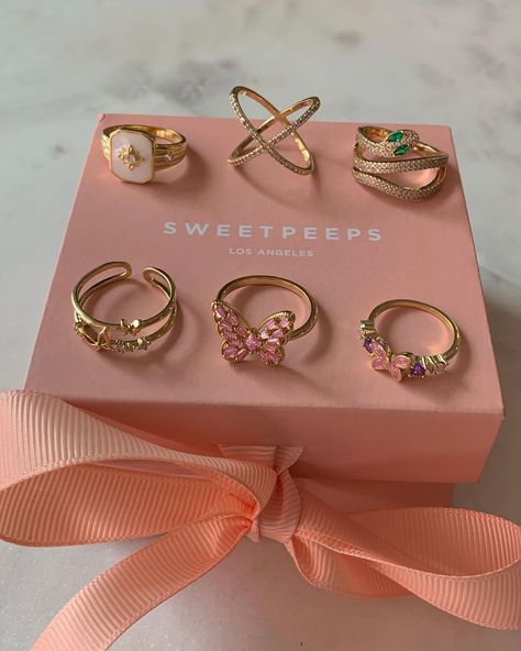 SweetPeeps Jewelry on Instagram: “We can’t help but pick favorites ☺️💍💘” Korean Jewellery Aesthetic, Sweetpeeps Jewelry, Uzzlang Jewelry, Girly Jewelry Peircinhx, Aesthetic Korean Jewelry, Coquette Jewelry Box Aesthetic, Minimalist Accessories Jewellery, Diy Jewelry Set, Dope Jewelry Accessories