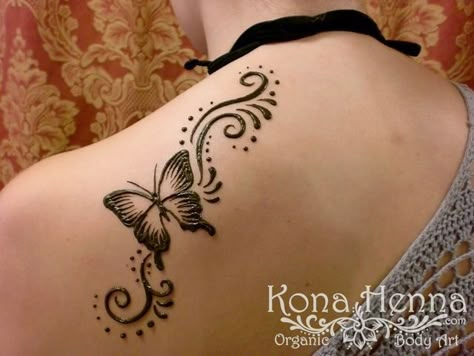 Henna Tattoo Shoulder, Henna Motive, Henna Tattoo Back, Henna Butterfly, Shoulder Henna, Small Henna Designs, Henne Tattoo, Henna Tattoo Ideas, Cute Henna Tattoos