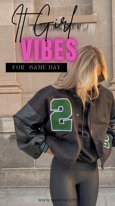 Get your game day style on point with this guide to elevated fashion. Whether you're a sports enthusiast or simply want to look cute for the big game,... Elevated Game Day Outfit, Sporty Game Day Outfit, Game Day Fashion Women, Football Game Outfits For Women Black, Cute Football Game Outfits For Women, Packers Game Day Outfit, Nfl Game Day Outfit Woman Winter, Superbowl Outfits Women, Cute Football Outfits For Women