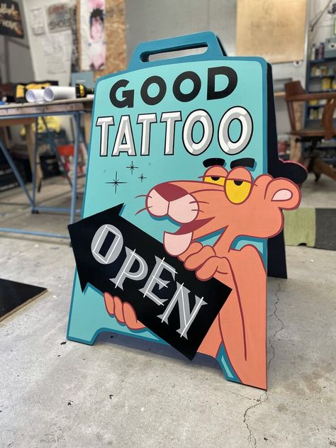 Tattoo Studio Ideas, Tattoo Sign, Tattoo Shop Interior, Cats In Ancient Egypt, Tattoo Shop Decor, Tattoo Studio Interior, Salon Tattoo, Tattoo Station, Sign Painter