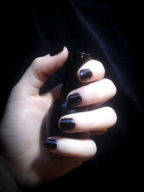 Black Grunge Nails Short, Black Nails Aesthetic Short, Black Nail Polish Short Nails, Black Nails Painted, Chipped Black Nail Polish, Black Painted Nails Aesthetic, Black Nails Natural Short, Black Nails Asthetics, Short Painted Nails Aesthetic