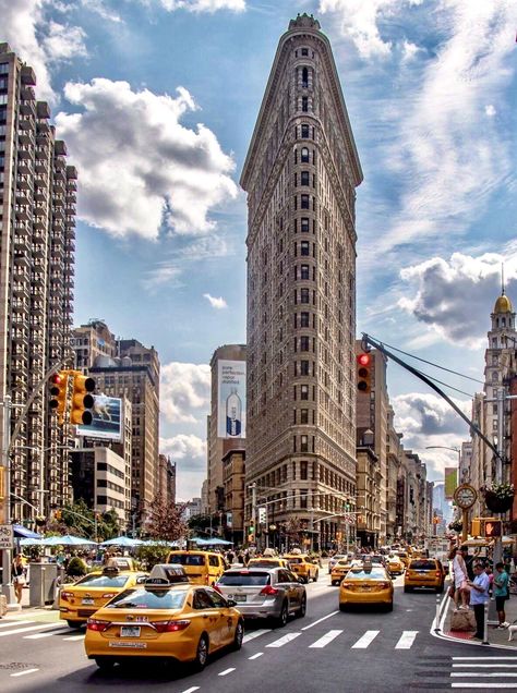 Flat Aesthetic, New York Flat, Flatiron Building Nyc, Nyc History, New York City Vacation, Aesthetic Interior, Flatiron Building, New York Photos, City Wallpaper