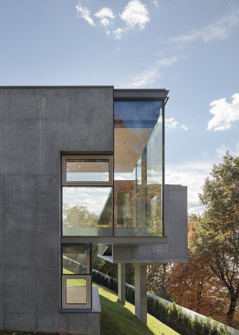 HORIZON HOUSE - STEVEN HOLL ARCHITECTS Steven Holl Architecture, Cubes Architecture, Sedum Roof, Big Architects, Steven Holl, Exposed Concrete, Live Wallpaper Iphone, Duplex House, Concrete Structure