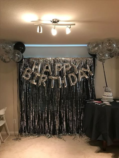 16 Birthday Party Backdrop, Guy Birthday Backdrop, Back Drop Birthday Ideas, Sweet 16 Birthday Centerpieces, 21st Birthday Ideas Backdrop, Black And Silver 40th Birthday Ideas, Black And Silver Decorations Party Ideas, Black And Silver 30th Birthday Party, Black 25th Birthday Party Ideas