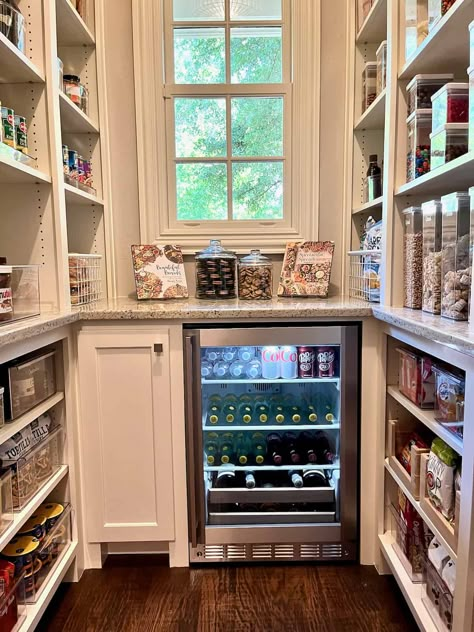 Dream Pantry Walk In, Walk In Pantry Ideas Layout, Drink Refrigerator, Clear Storage Containers, Walk In Pantry Ideas, Pantry Closet Design, Trendy Kitchen Design, Pantry Layout, Kitchen Butlers Pantry