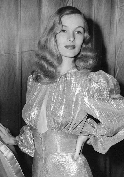 Veronica Lake Veronica Lake, Classic Actresses, Hollywood Icons, Actrices Hollywood, Hollywood Glam, Old Hollywood Glamour, Golden Age Of Hollywood, Vintage Glamour, Vintage Hollywood