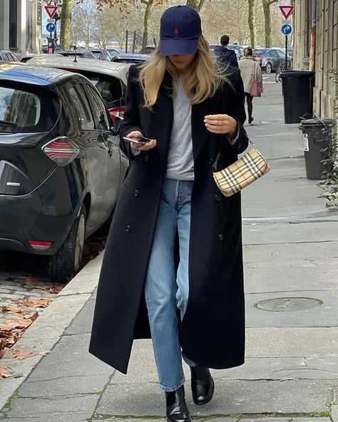 Musier Paris on Instagram: “Our founder @annelauremais spotted in Paris wearing the Aquarius black wool coat made in 🇫🇷 with love (link in bio) 📸” 90s Style Winter, Cap Outfits For Women, Black Coat Outfit, Baseball Hat Outfit, Baseball Cap Outfit, Cap Outfit, Black Wool Coat, Coat Outfits, Outfits With Hats