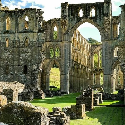 Old Ruins, Romanesque Art, York Uk, Beautiful Ruins, Place To Visit, Food Facts, Group Travel, Historical Place, Abandoned Buildings