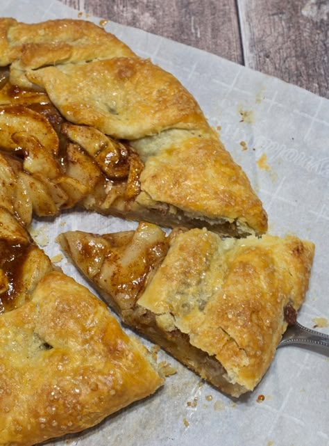 Galette Recipe Desserts, Rustic Apple Galette, Galette Recipes, My Country Table, Making Pie Crust, Rustic Fashion, Apple Galette, Galette Recipe, Country Table