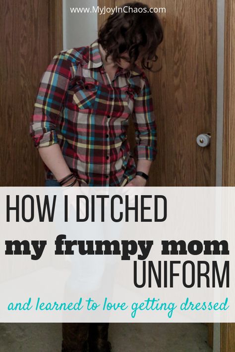 How I ditched my frumpy mom uniform | Learn how to get out of yoga pants and your frumpy mom uniform by building a capsule wardrobe that can carry you through the seasons. Never hit a fashion rut again! #fashion #womensfashion #winterfashion #style #myjoyinchaos Frumpy Mom Outfits, Mom Uniform Stay At Home, Mom Makeover, Building A Capsule Wardrobe, Mom Uniform, Mom Wardrobe, Classic Capsule Wardrobe, Louboutin So Kate, Chic Summer Style