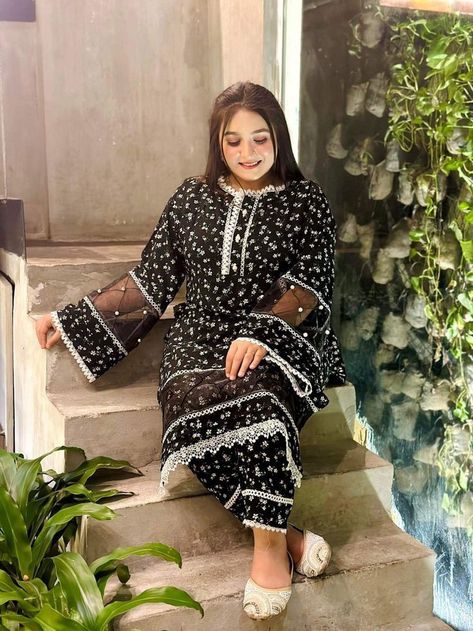 Daman Design With Organza, Shirt Daman Design, Kurti Neck Design, Dress Design Pakistani, Design For Kurti, Daman Design, Cotton Suit Designs, Simple Dress Casual, Lace Suit