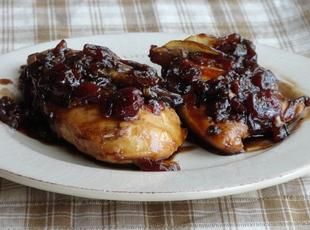 Chicken in Balsamic Cherry Sauce Balsamic Recipes Dinners, Cherry Sauce Recipe, Balsamic Cherries, Balsamic Pasta, Balsamic Glaze Recipes, Balsamic Chicken Recipes, Balsamic Sauce, Balsamic Onions, Balsamic Recipe