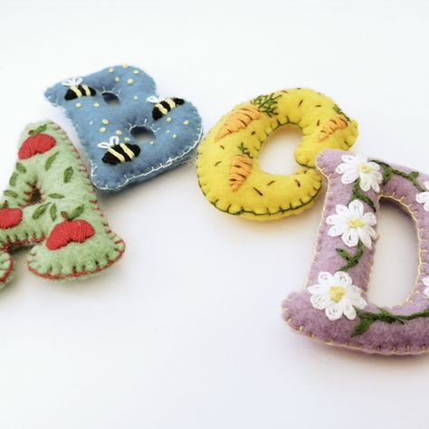 Felt Alphabet Embroidery Kit - Featherstitch House Felt Name Ornament, Diy Felt Letter Garland, Embroider Letters Alphabet, Felt Letters Christmas, Embroidered Felt Letters, Name Embroidery Ideas, Felt Name Garland, Felt Alphabet, Felt Keyring