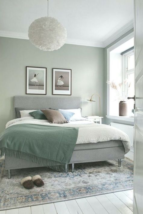 25 Sage Green Bedroom Ideas - Nikki's Plate Living Room Decor Pictures, Green Bedroom Walls, Sage Green Bedroom, Bedroom Wall Colors, Bedroom Color Schemes, Trendy Bedroom, Green Rooms, Bedroom Green, Blue Bedroom