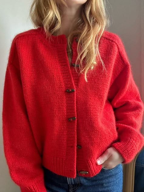 My Favourite Things Knitwear, Knitting Patterns Cardigan, Knitting Cardigan Pattern, Knitted Cardigan Pattern, Cardigan Knitting Patterns, Red Knit Cardigan, Knit Inspiration, Knitting Club, Knitting Cardigan