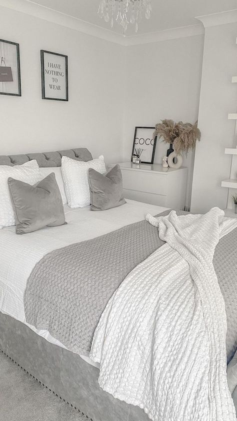 Grey Room Ideas Bedroom, Grey And White Room, Bedding Boho, Grey Bedroom Decor, White Room Decor, Luxury Room Bedroom, Classy Bedroom, Bedroom Bedding, Crafts Room