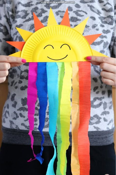 If you need some cheap and fun summer craft ideas for the kids, check out these awesome tutorials for inspiration to make your own when the kids aren’t in school! Sun Crafts, Rainbow Craft, Craft Easy, Toddler Arts And Crafts, Spring Crafts For Kids, Summer Crafts For Kids, Rainbow Crafts, Diy Valentine, Kindergarten Crafts