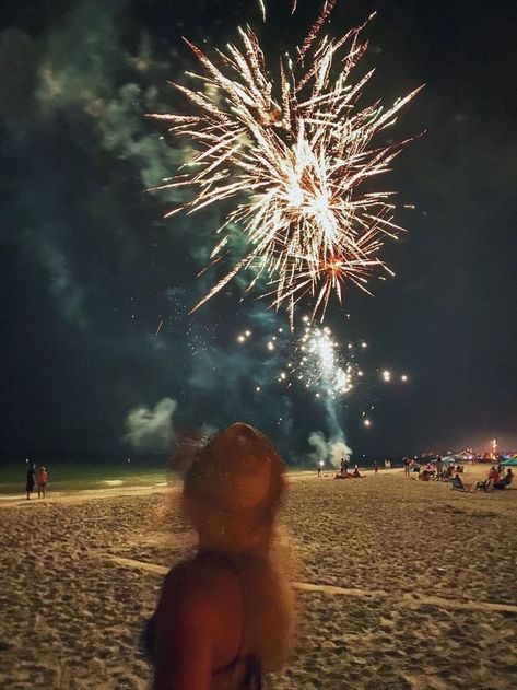 4th of july on the beach 4th Of July Pictures By Yourself, 4th Of July Polaroid Pictures, Cute Fourth Of July Pictures Photo Ideas, 4th Of July Americana Aesthetic, Nantucket 4th Of July, 4th Of July Night Pictures, 4th Of July Beach Aesthetic, 4 Of July Photos, Forth Of July Insta Pics