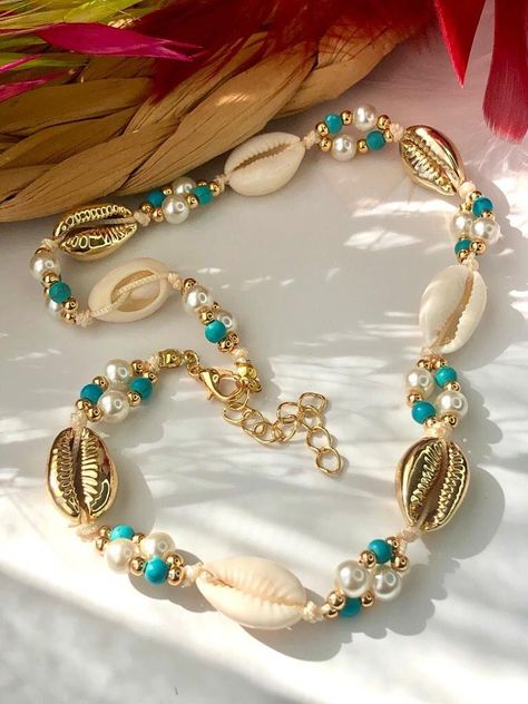 Cowrie Shell Jewelry Necklaces, Gold Shell Necklace, Cowrie Shell Jewelry, Cowrie Shell Necklace, Pretty Jewelry Necklaces, Mermaid Jewelry, Seashell Jewelry, Puka Shell, Jewelry Accessories Ideas