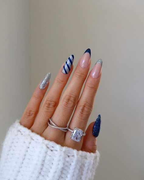 Blue Christmas Nails, Christmas Nail Colors, Blue And Silver Nails, Unghie Sfumate, Nagel Tips, Cute Christmas Nails, Winter Nails Acrylic, Smink Inspiration, Christmas Gel Nails