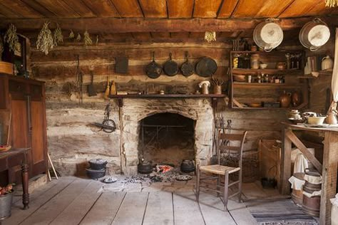 Old Cabin Interior, Rustic Small Cabin, Rustic Cabin Interior, How To Build A Log Cabin, Old Cabin, Log Cabin Interior, Rustic Furniture Diy, Wood Cabin, Log Cabin Rustic