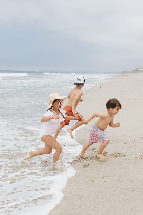 Surfer Kids, Beach Family Photos, Kids Vacation, Beach Shoot, Beach Activities, Beach Portraits, Kids Running, Beach Vacation Rentals, Family Beach