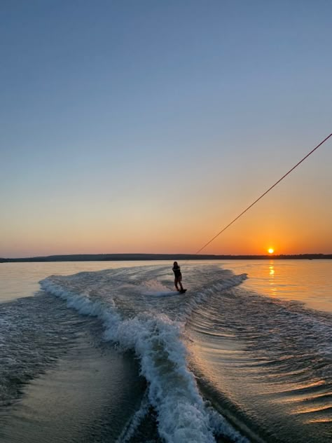 Lake Playlist Cover, Summer Lake House Vibes, Waterskiing Pictures Aesthetic, Boating Aesthetic Lake, Lake Asethic, Waterski Aesthetic, Water Skiing Aesthetic, Lake House Aesthetic Friends, Summer On The Lake