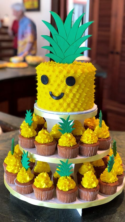 Hawaiian Theme Cupcakes Luau Birthday, Summer Party Cake Birthday, Pineapple Cupcake Cake, Hawaiian Cupcake Cake, Birthday Cake Pool Party Theme, Cake That Looks Like A Pineapple, Luau Night Party, Hawaiian Cake Ideas Luau Birthday Themed Cupcakes, Luau Cupcakes Ideas